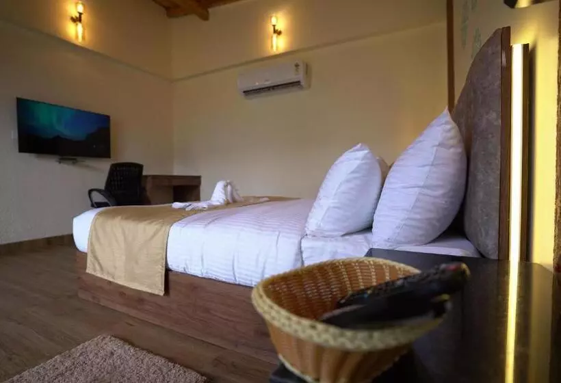 Nivedan Hotel And Resort