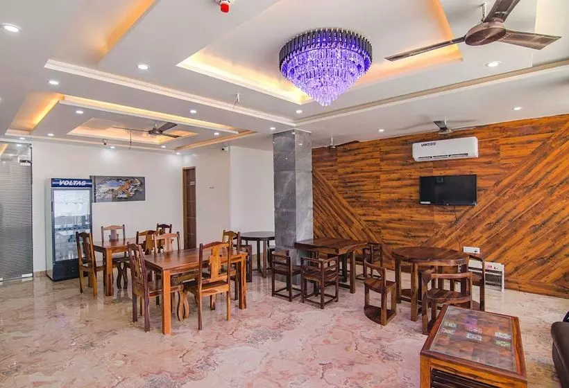 Fabhotel Meridian Inn