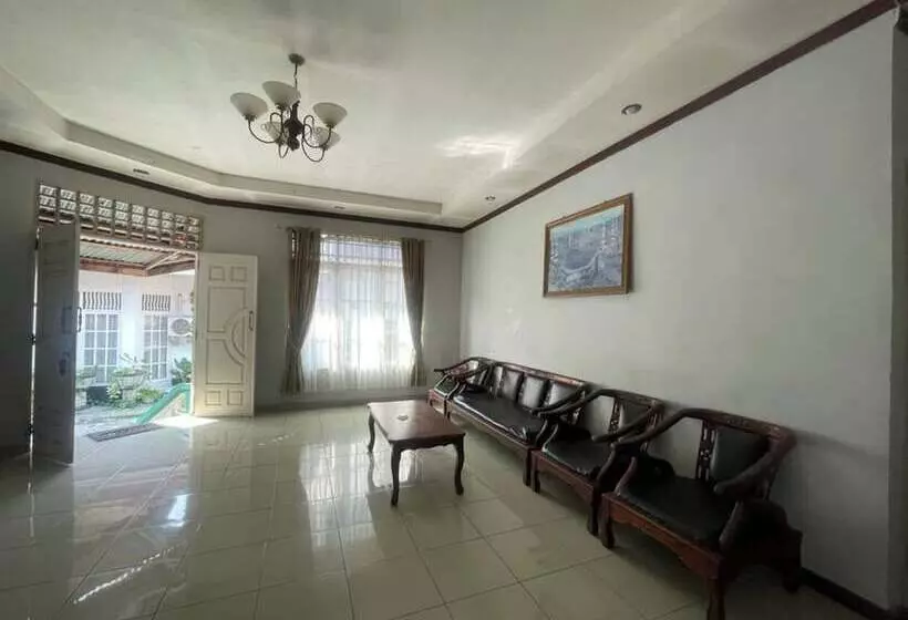 Hotelli Oyo 92696 Bahagia Homestay Syariah