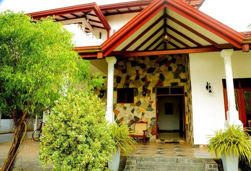 ホテル Villana Villa Bentota