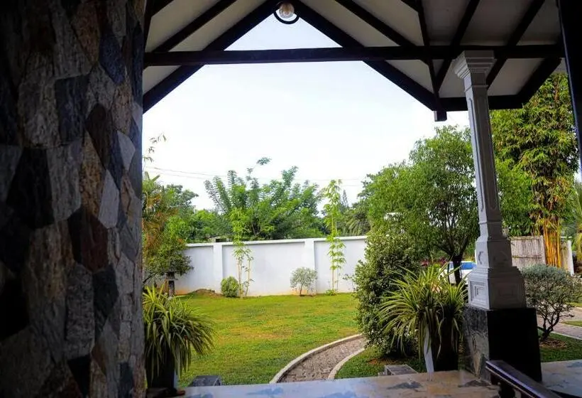 ホテル Villana Villa Bentota