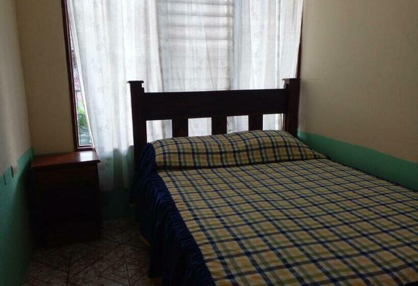 Dorothy Hostel Arenal