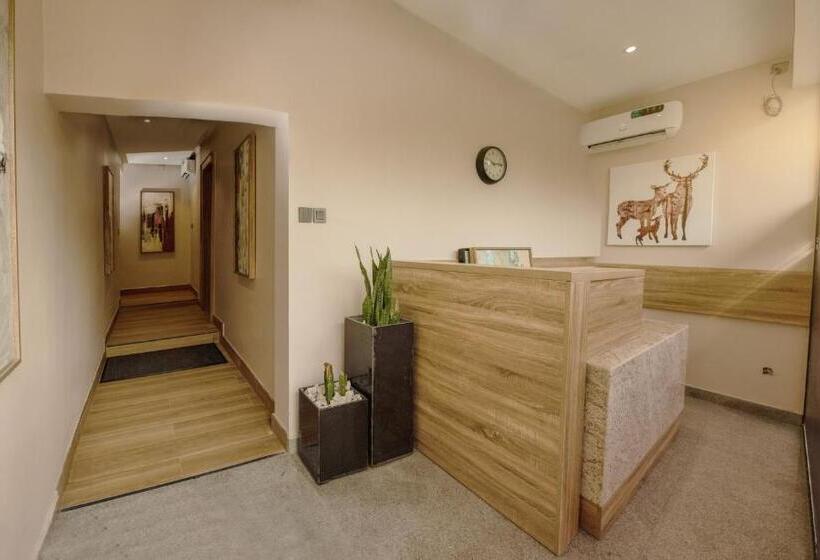 هتل C. Apartments Annex