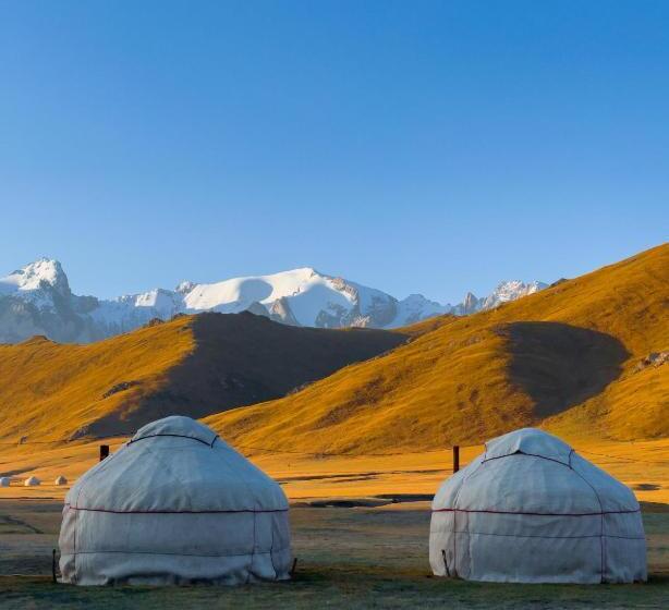 پانسیون Yurt Camp Visit Kol Suu