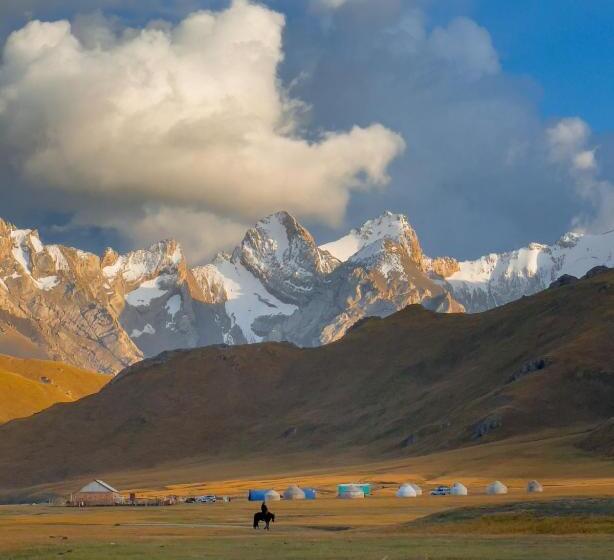 پانسیون Yurt Camp Visit Kol Suu