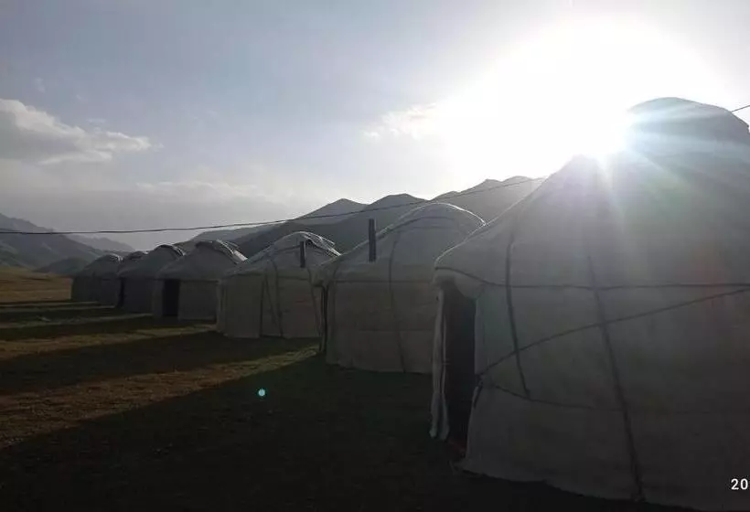 پانسیون Yurt Camp Visit Kol Suu