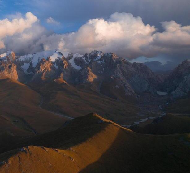 پانسیون Yurt Camp Visit Kol Suu