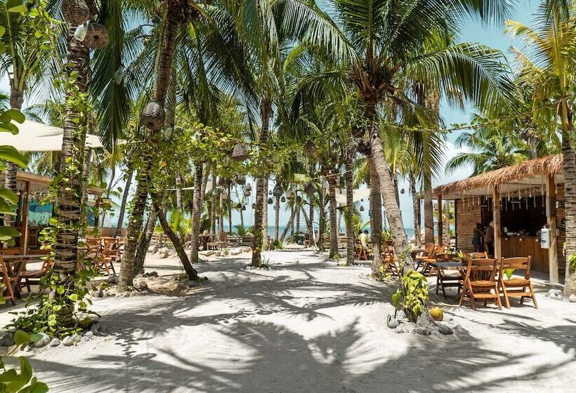 فندق Enigmatic Beach