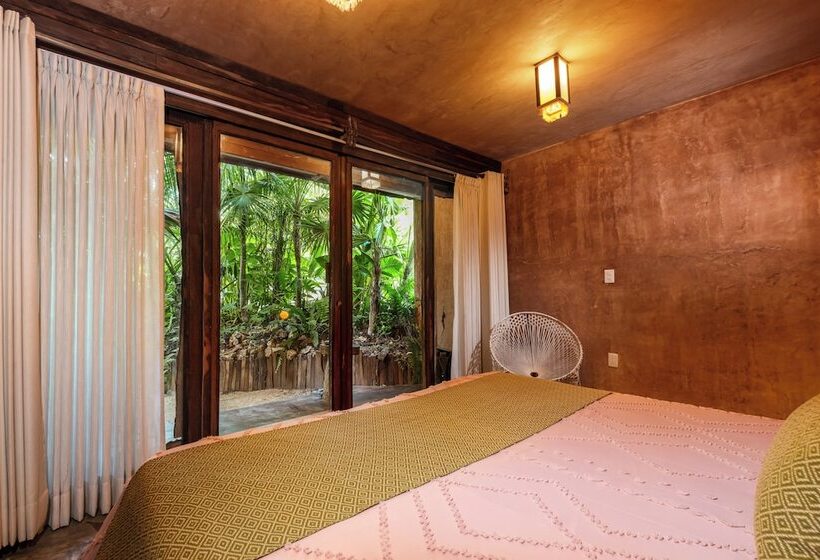 فندق Enigmatic Beach