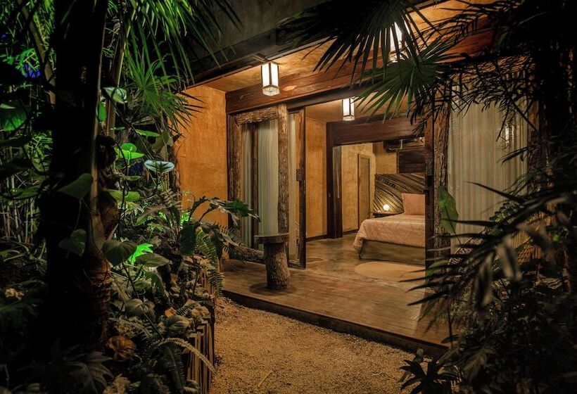 فندق Enigmatic Beach