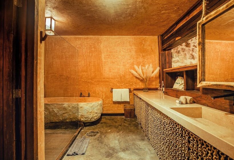 فندق Enigmatic Beach