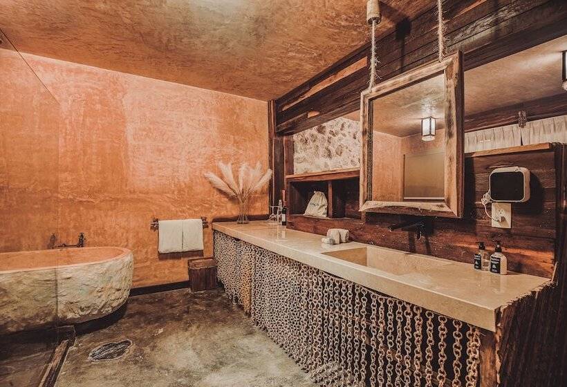 فندق Enigmatic Beach