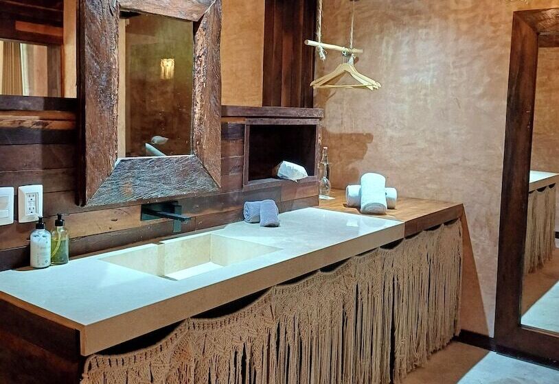 فندق Enigmatic Beach