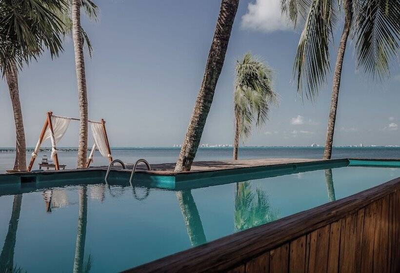 فندق Enigmatic Beach