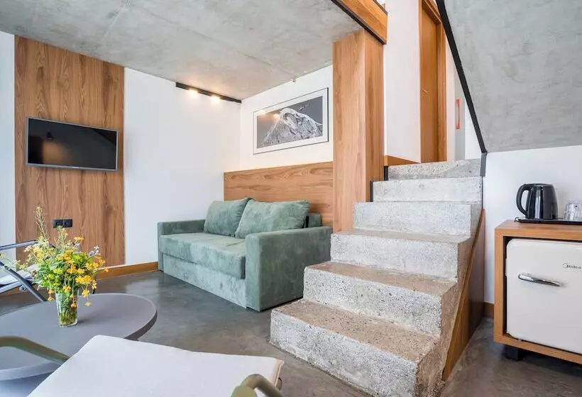 هتل Step Inn   Kazbegi