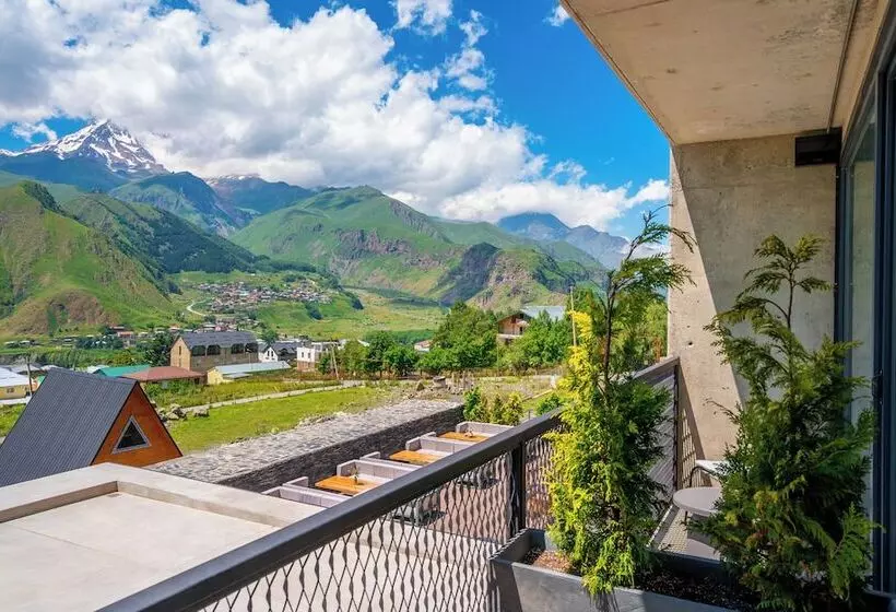 هتل Step Inn   Kazbegi