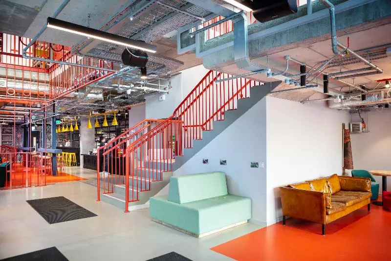 هاستل Clink I Lár