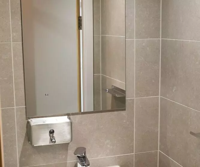 هاستل Clink I Lár