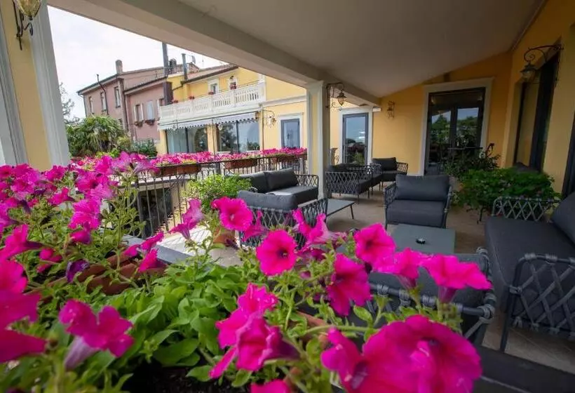 Hotelli Albergo Canè