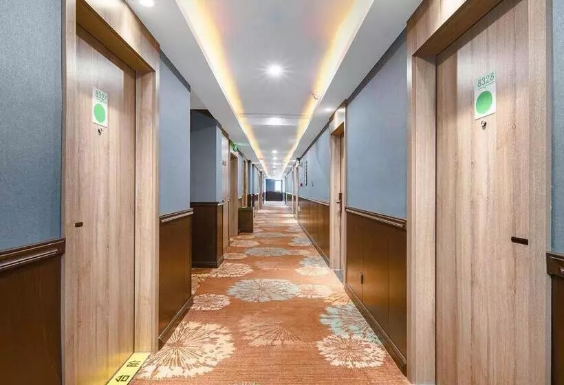 Hotelli Campanile Yangzhou China Grand Canal & Ho Family Garden