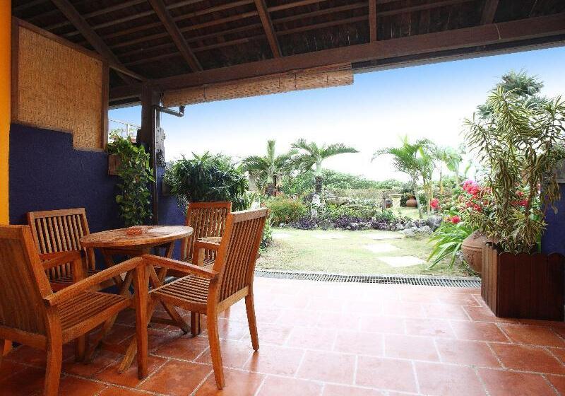 تختخواب و صبحانه Red Garden Resort