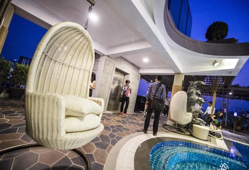 Отель Essence Phnom Penh