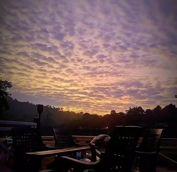 ホテル Holiday View Inn Taman Negara