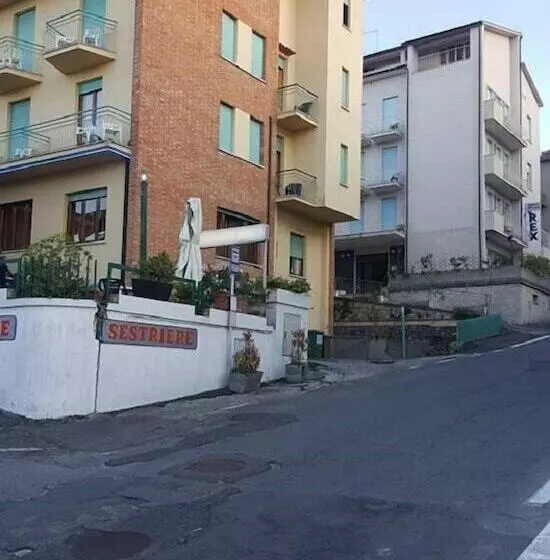 ホテル Nuovo Albergo Rex