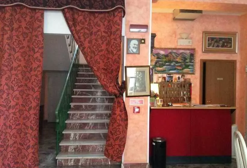 ホテル Nuovo Albergo Rex