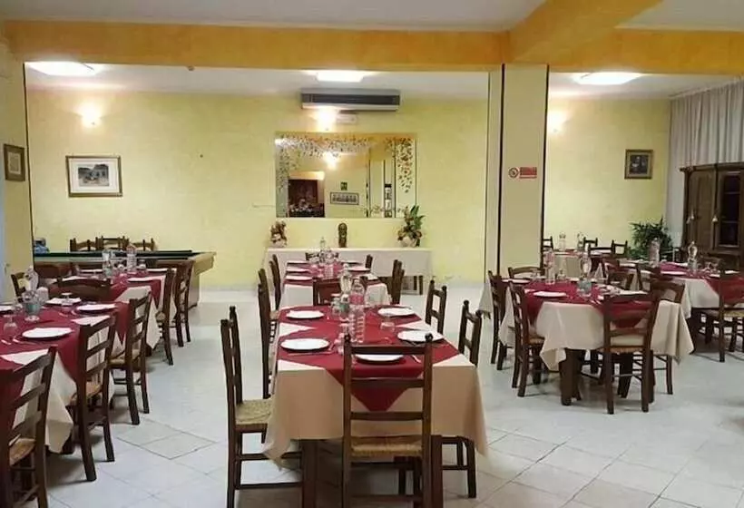 ホテル Nuovo Albergo Rex