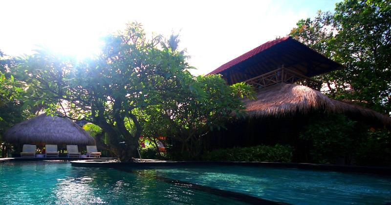 هتل Sejuk Cottages