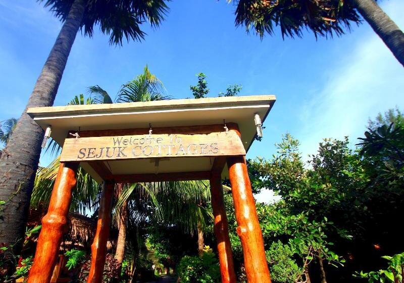 هتل Sejuk Cottages