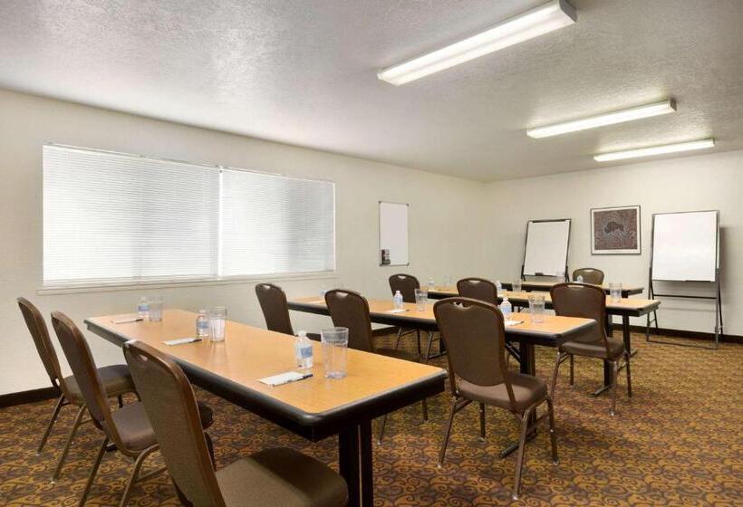 בית מלון כפרי Travelodge By Wyndham Belen