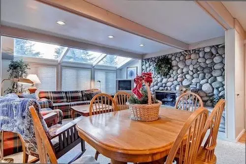 International Village In Warm Springs By Alpine Lodging