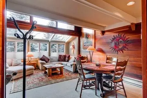 International Village In Warm Springs By Alpine Lodging
