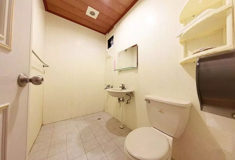 Kenting Dajianshan Cabin