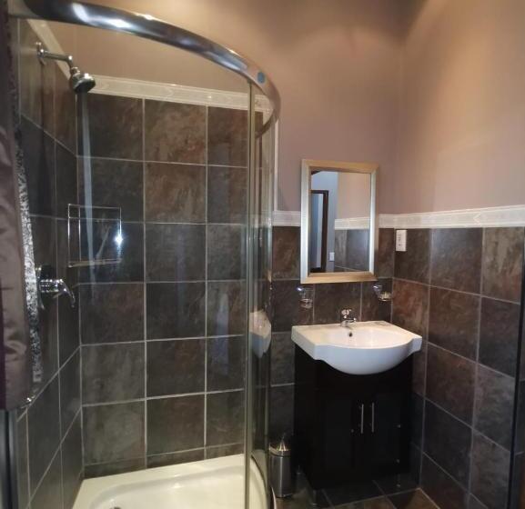 Пансион 2 Leafed Doors