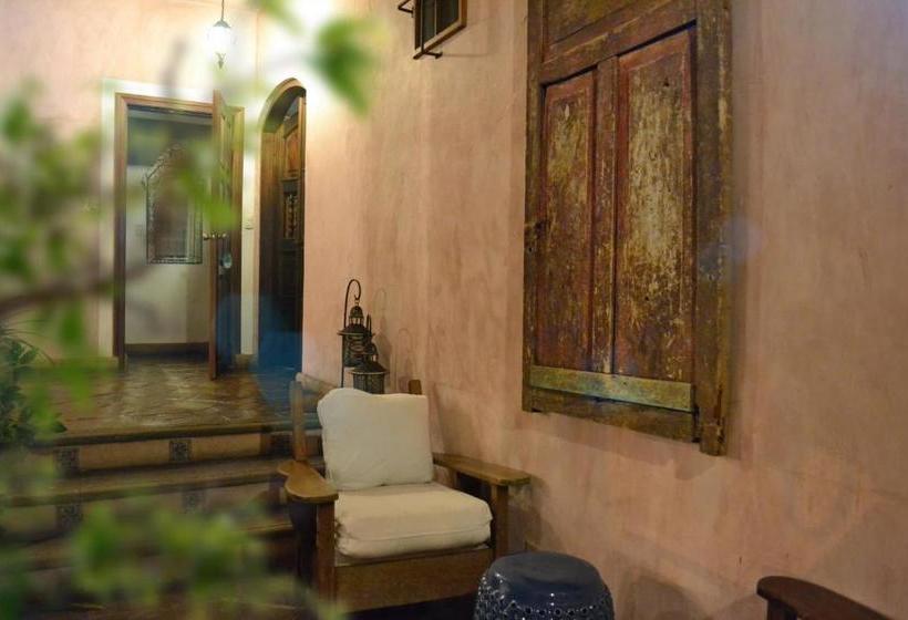 پانسیون La Casa Rosada