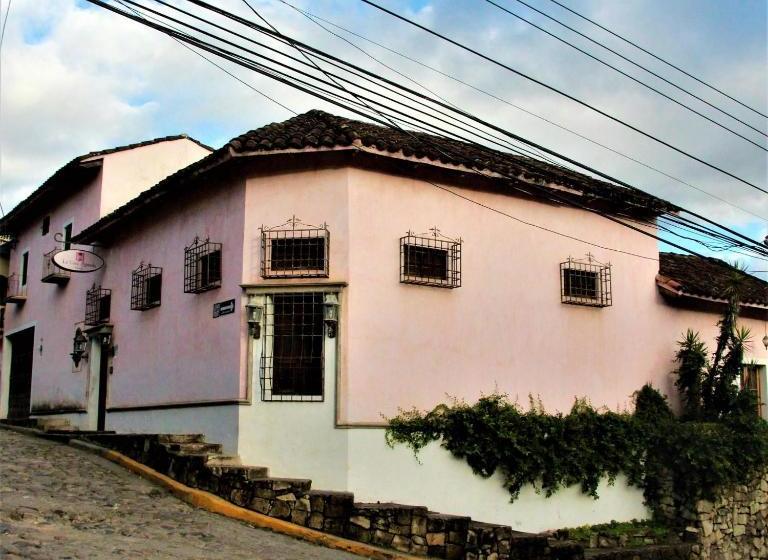 پانسیون La Casa Rosada