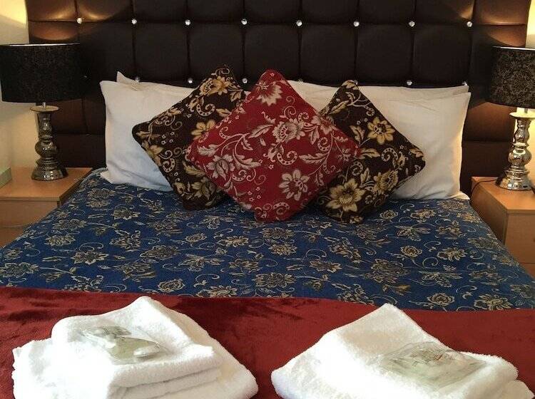 بنسيون Metro London City Airport