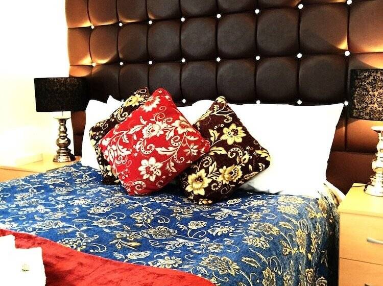 بنسيون Metro London City Airport