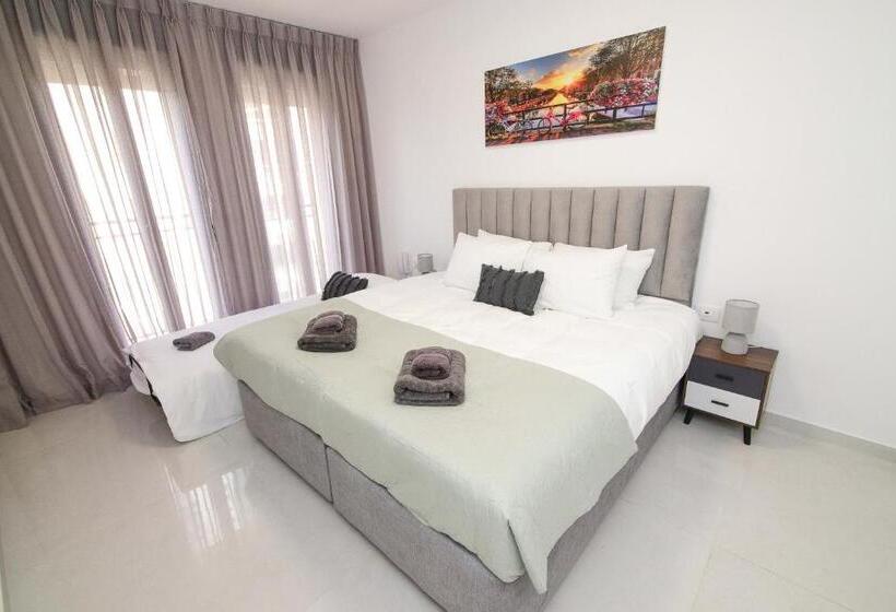 Agrippas Apartment 8