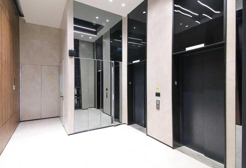 Agrippas Apartment 8