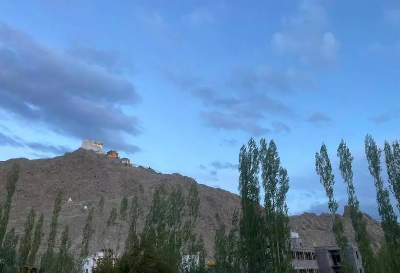 تختخواب و صبحانه Yeed Ga Villa