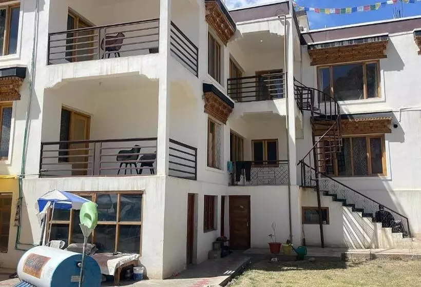 تختخواب و صبحانه Yeed Ga Villa