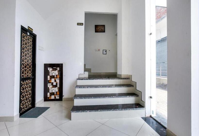 Flagship Hotel Cozy Comfort