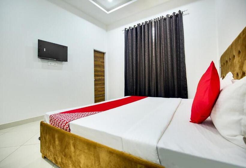 Flagship Hotel Cozy Comfort