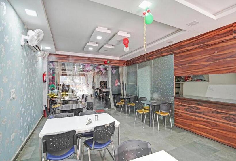 Отель Flagship  Shivman