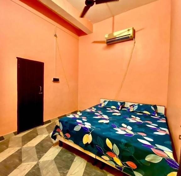 Oyo Hotel White Dove