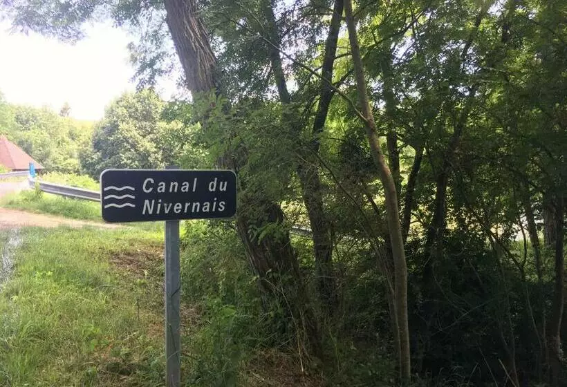 Retkeilymaja Domaine De Surgy